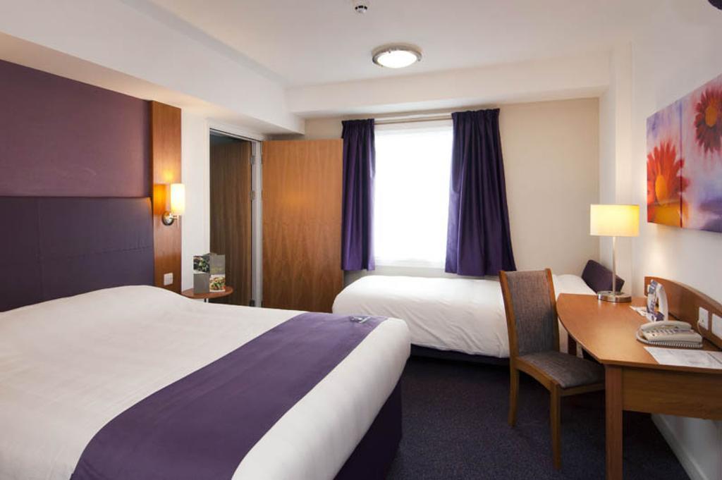 Premier Inn Glenrothes Buitenkant foto