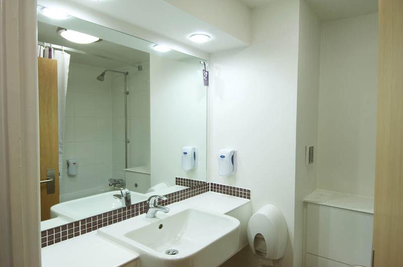 Premier Inn Glenrothes Buitenkant foto
